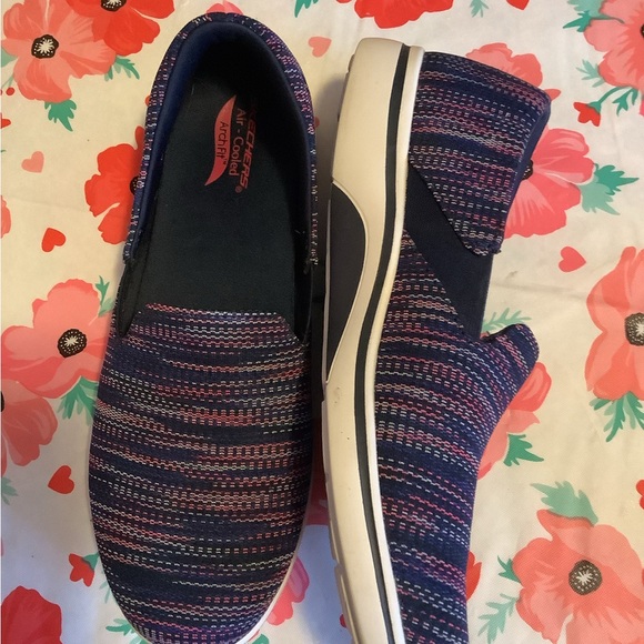 Skechers slip on comfort walking shoes sneakers women’s size 9.5 9 1/2 NEW - Picture 2 of 4